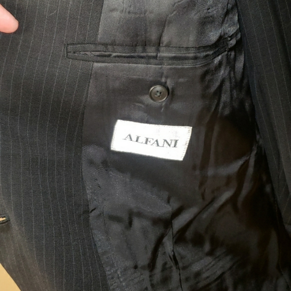 Mens pinstripe suit - Picture 5 of 12